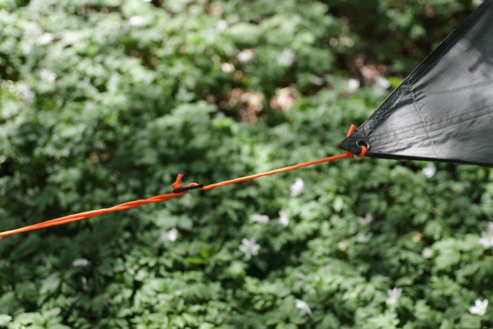 Snug diagonal tarp