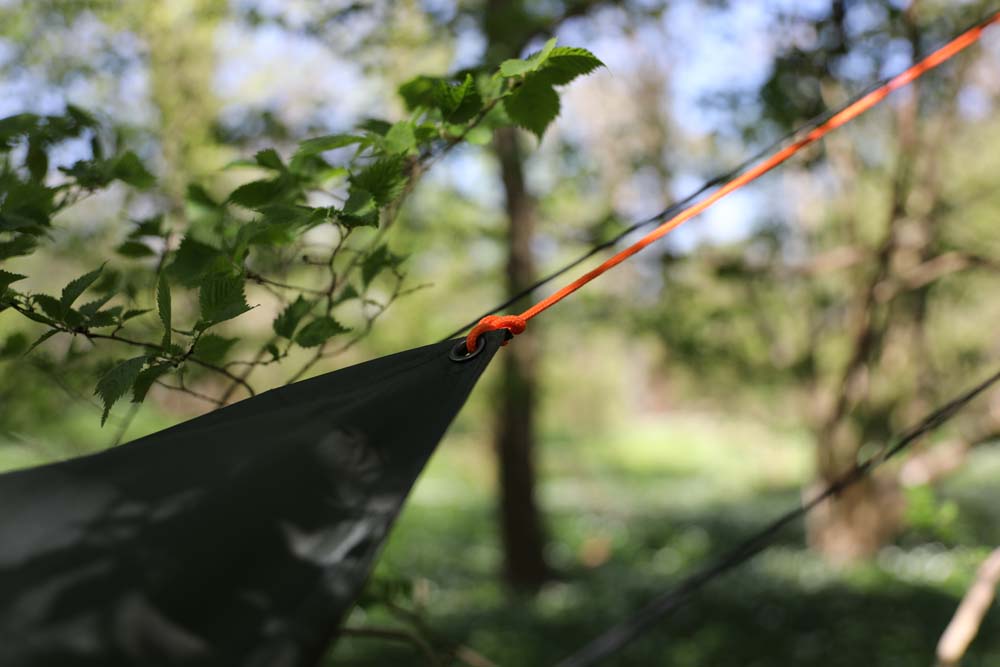 Snug diagonal tarp